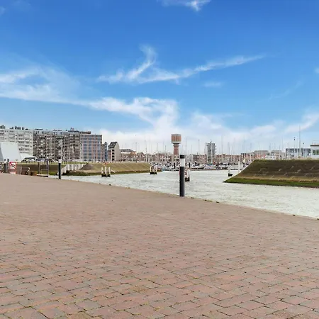 Modern 2-bedroom Flat With Sea Views Apartment *