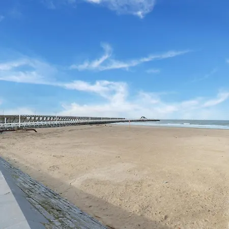 Modern 2-bedroom Flat With Sea Views *